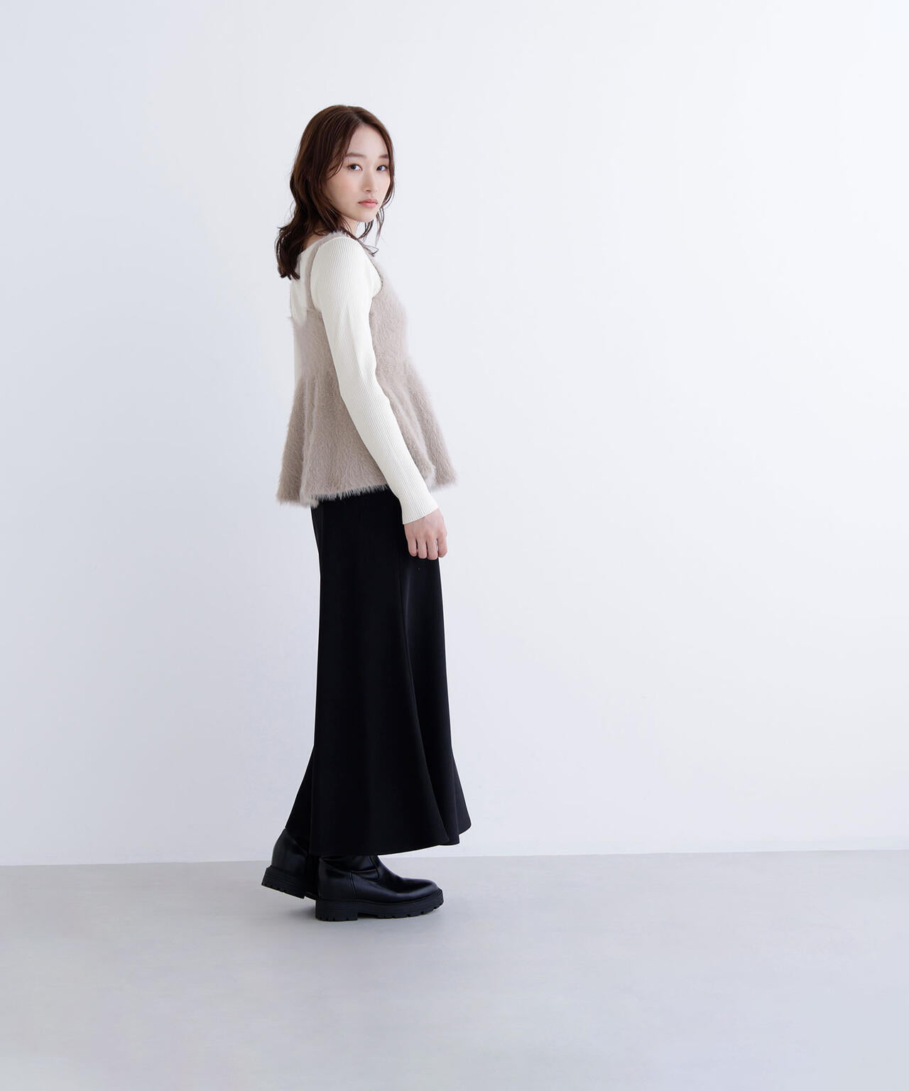 【タカシマヤゲートタワーモール・mix.tokyo 限定カラー:ブラウンxオフ】ヘアリーペプラムキャミセットニット