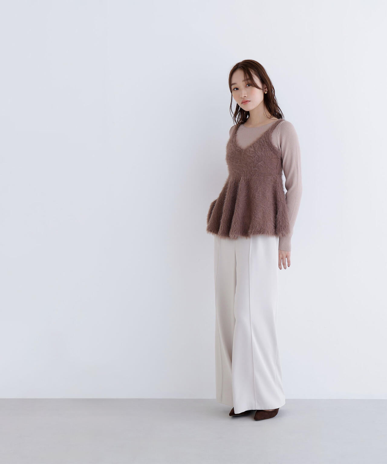 【タカシマヤゲートタワーモール・mix.tokyo 限定カラー:ブラウンxオフ】ヘアリーペプラムキャミセットニット