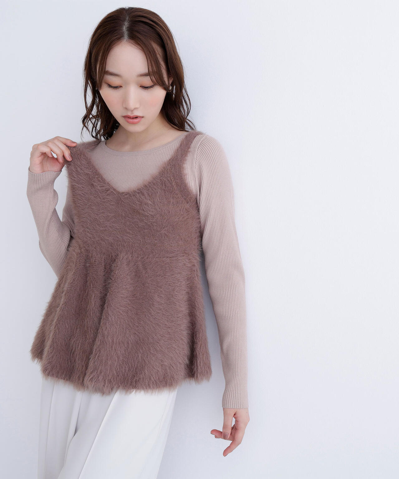 【タカシマヤゲートタワーモール・mix.tokyo 限定カラー:ブラウンxオフ】ヘアリーペプラムキャミセットニット