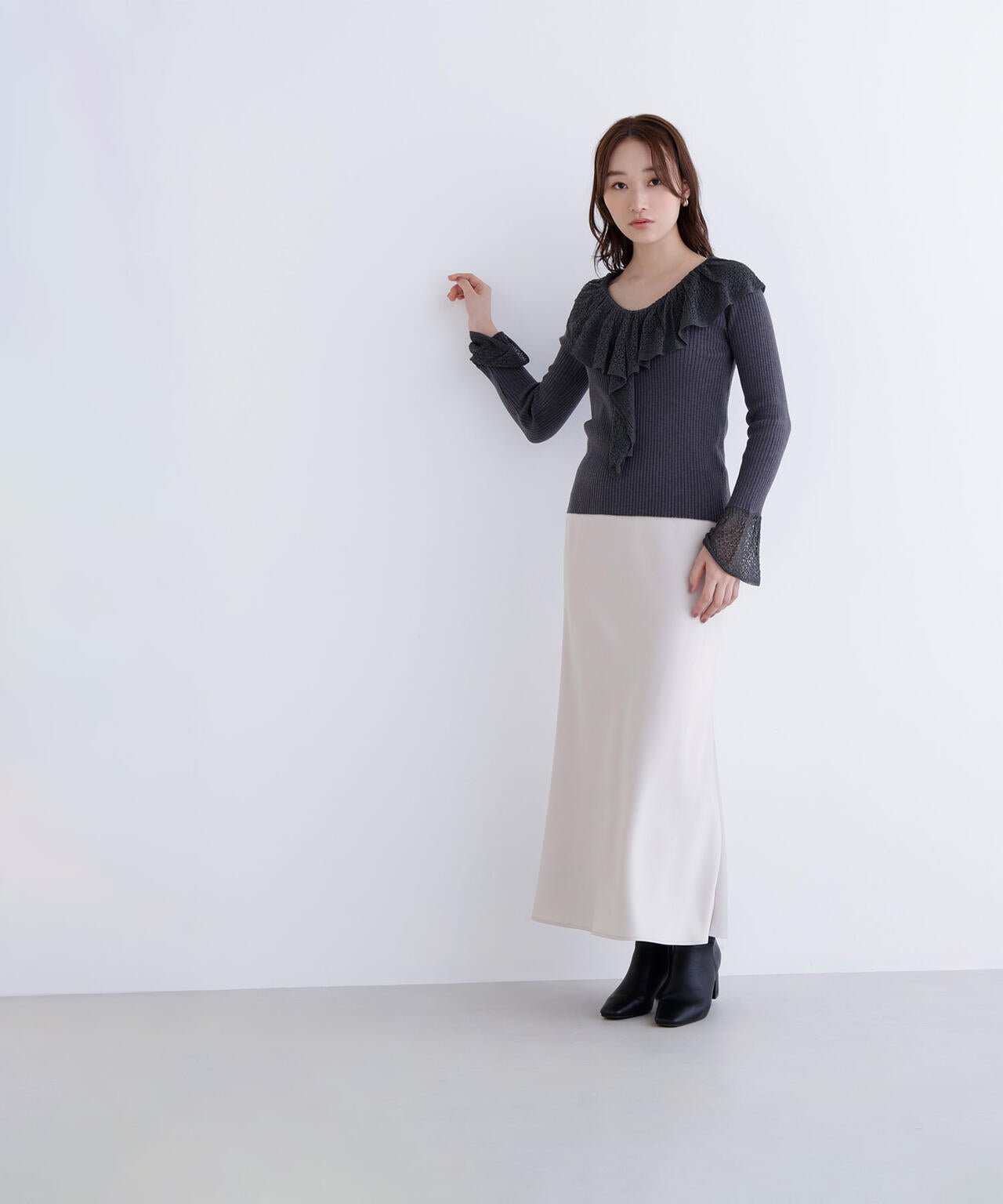 レーストリムリブニット