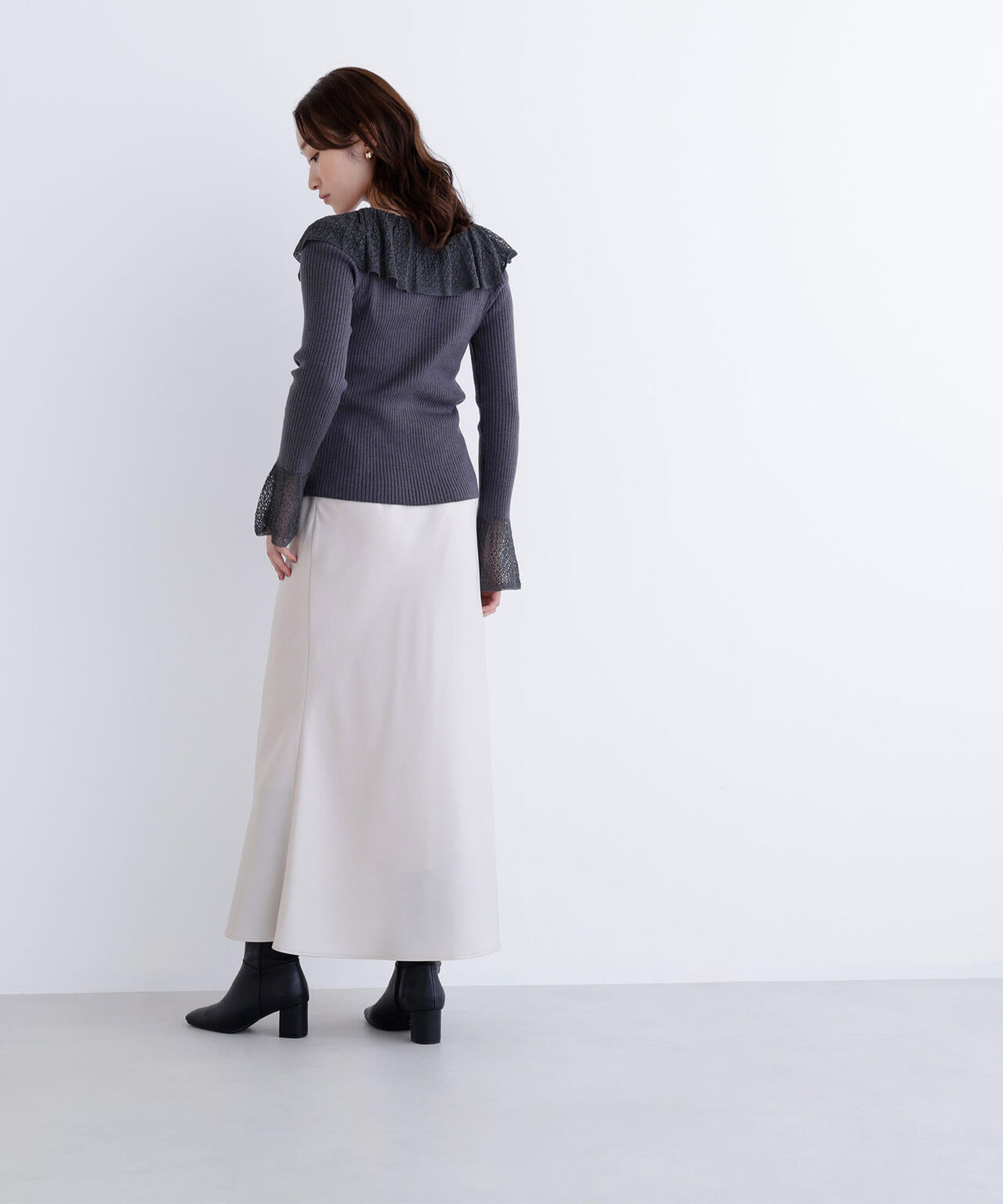 レーストリムリブニット