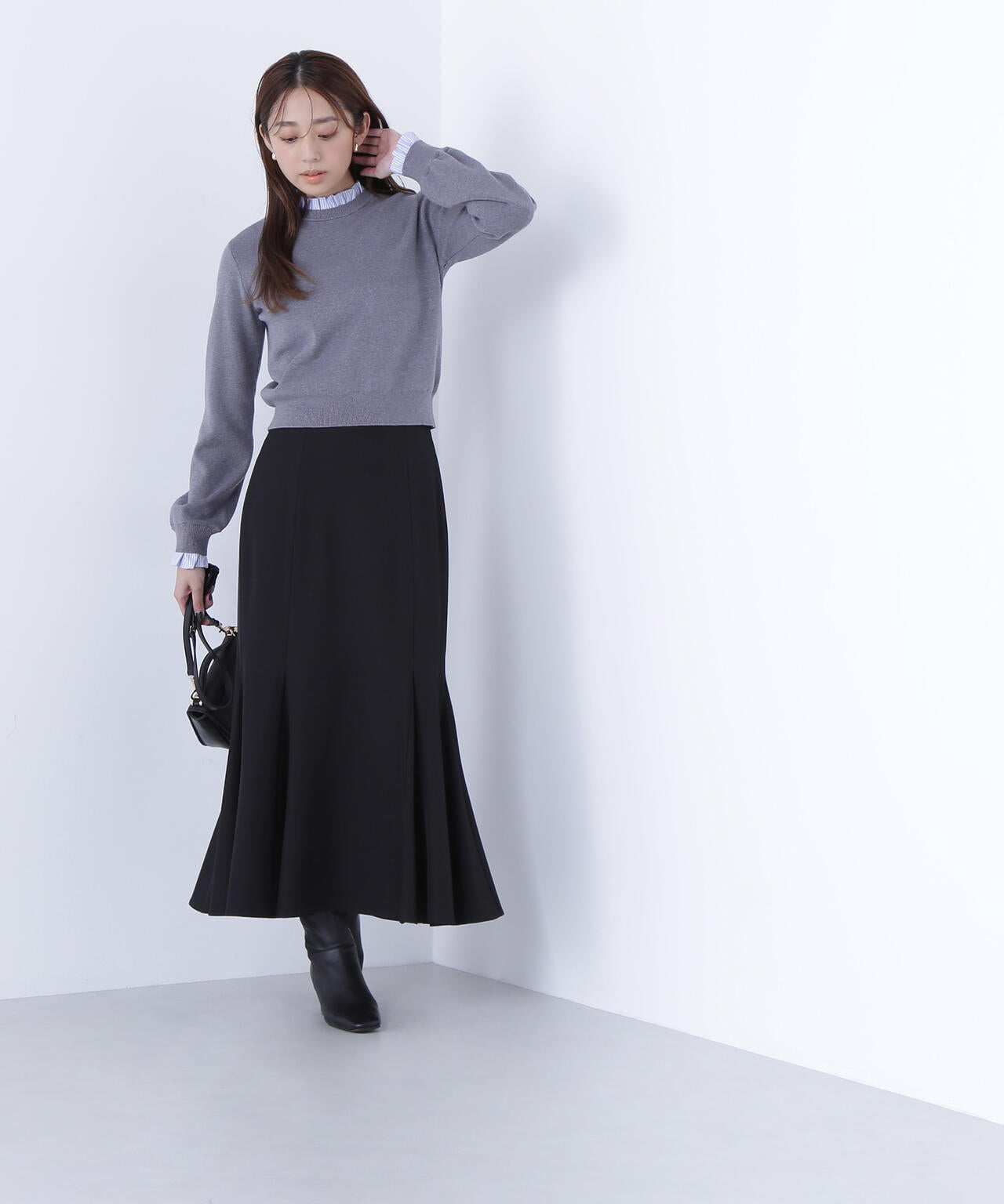 ストライプフリルネックニット