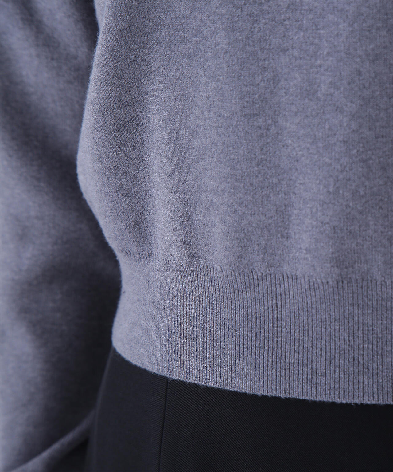 ストライプフリルネックニット