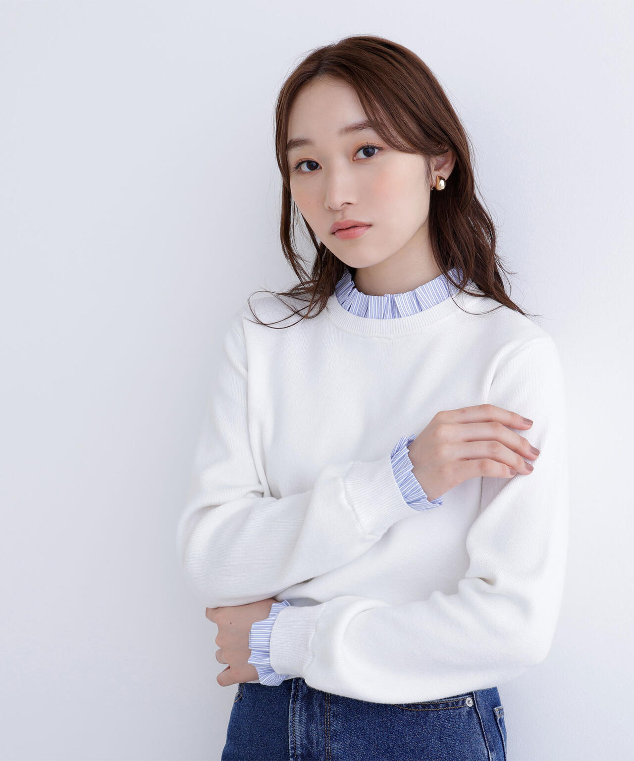 ストライプフリルネックニット