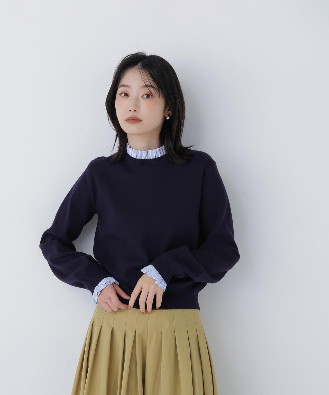 ストライプフリルネックニット