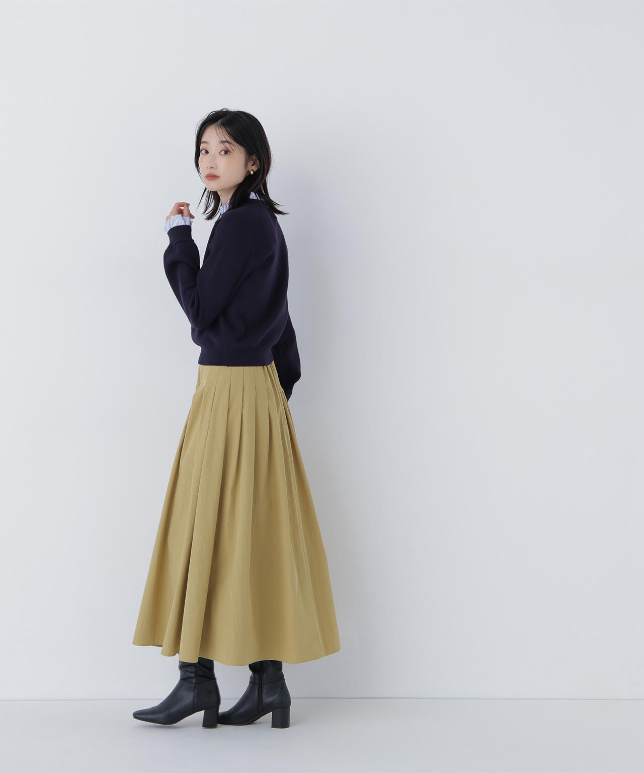 ストライプフリルネックニット