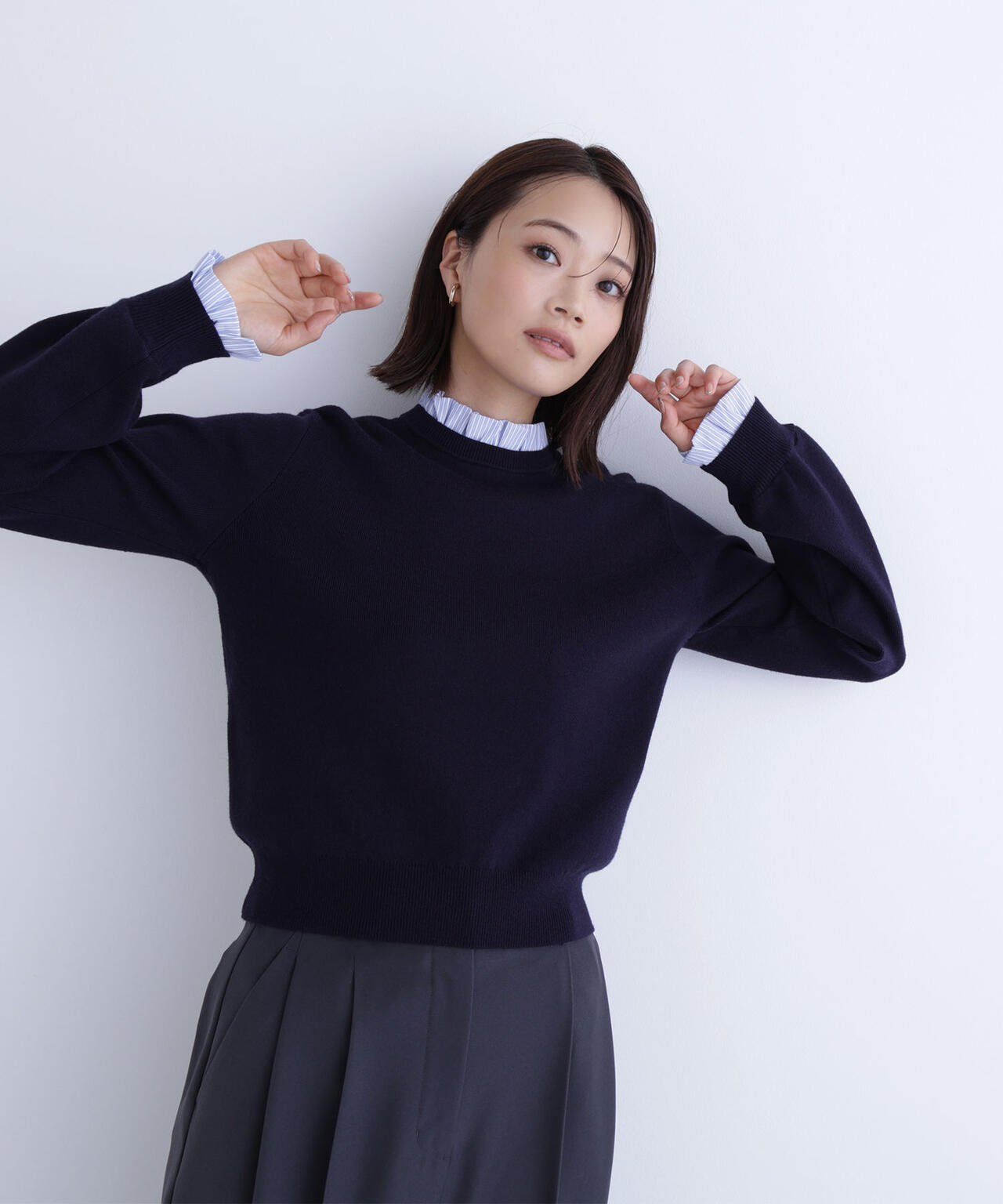 ストライプフリルネックニット