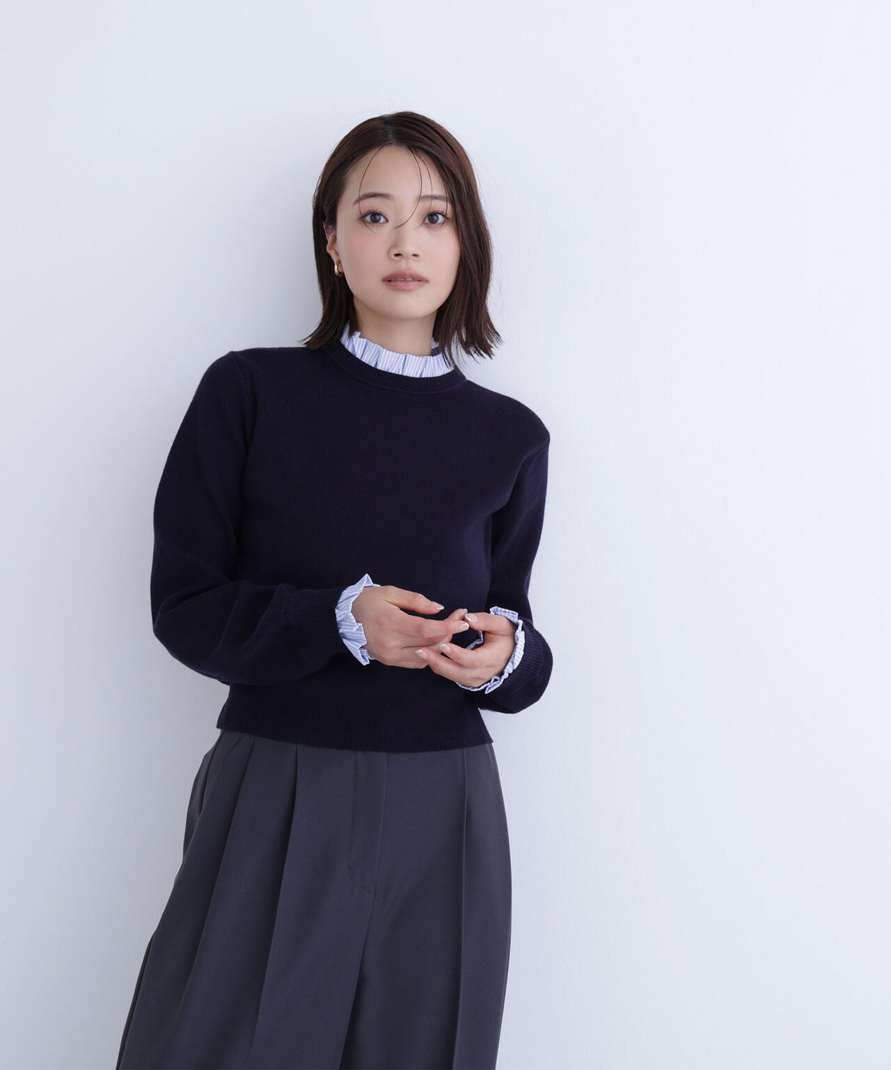 ストライプフリルネックニット