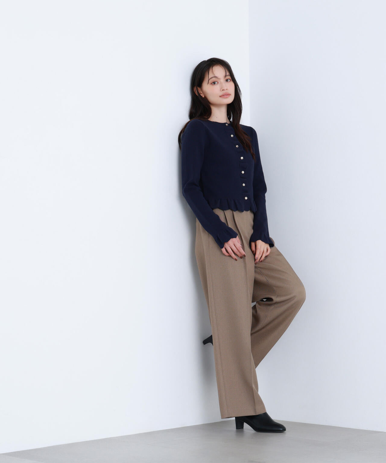 メタルボタンフリルカーディガン