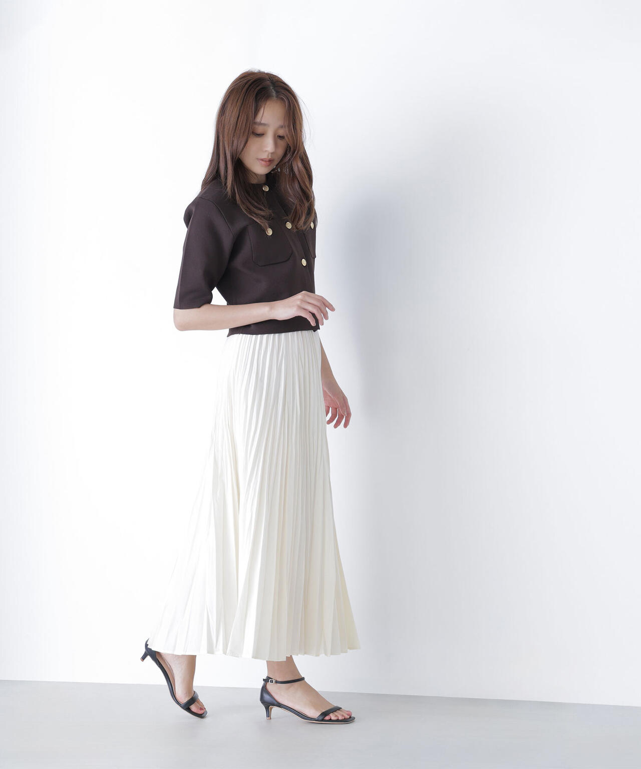 エンブレムボタンニットジャケット半袖