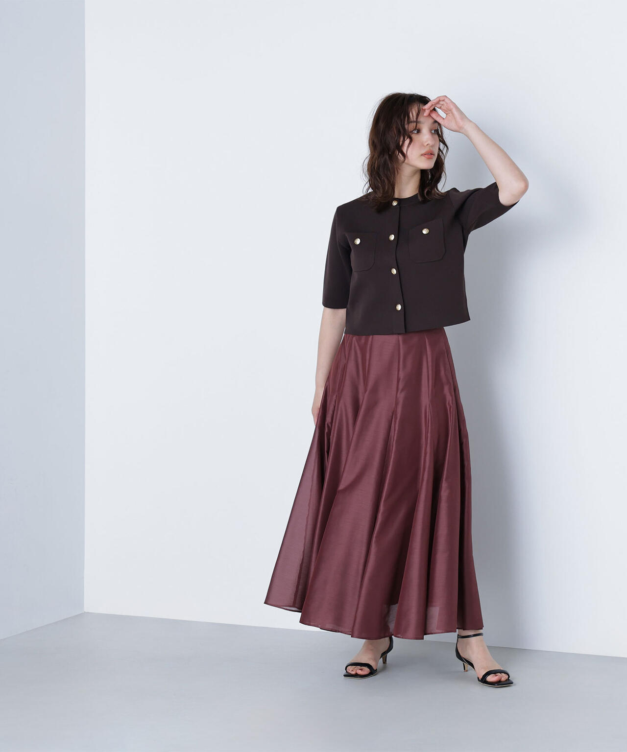 エンブレムボタンニットジャケット半袖