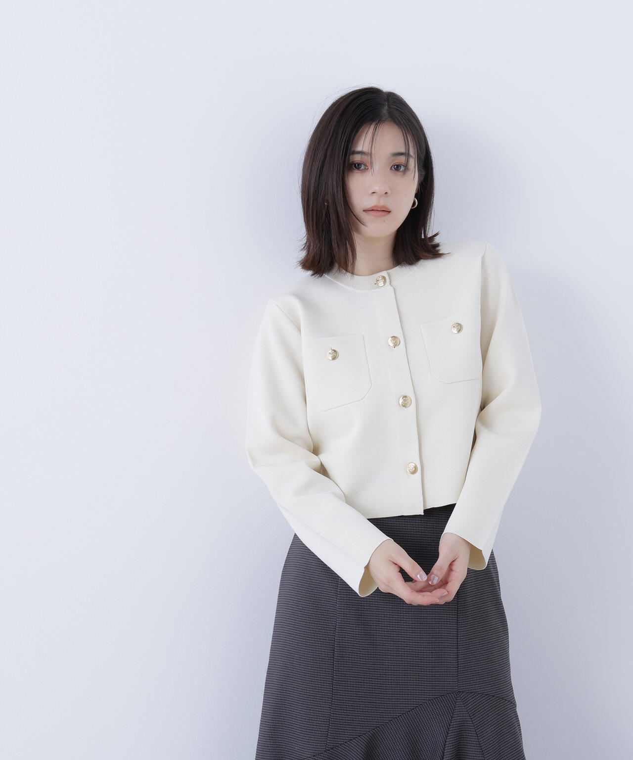 【横浜ジョイナス・mix.tokyo 限定カラー:ダークグリーン】エンブレムボタンニットジャケット