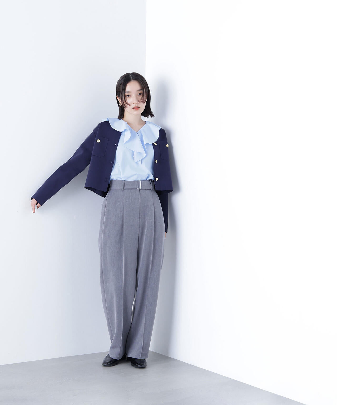 【横浜ジョイナス・mix.tokyo 限定カラー:ダークグリーン】エンブレムボタンニットジャケット