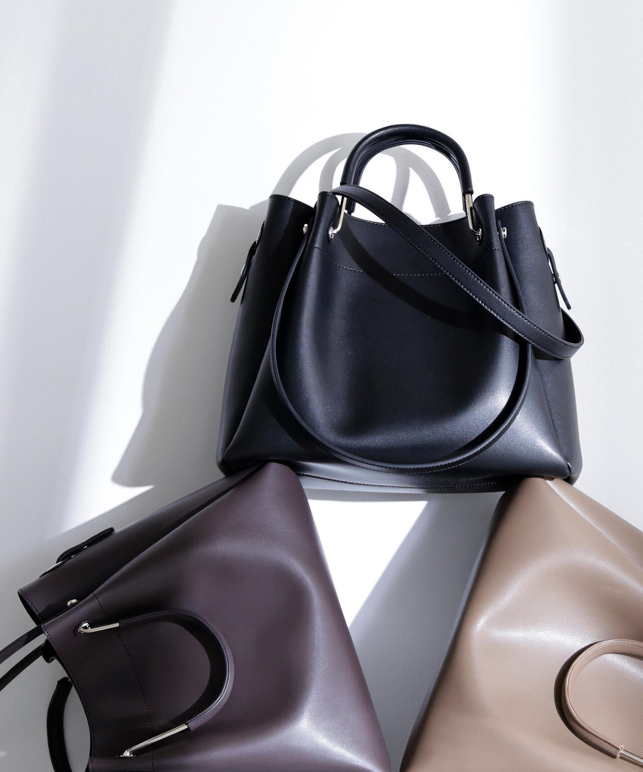 メタルハンドルタックショルダーバッグ