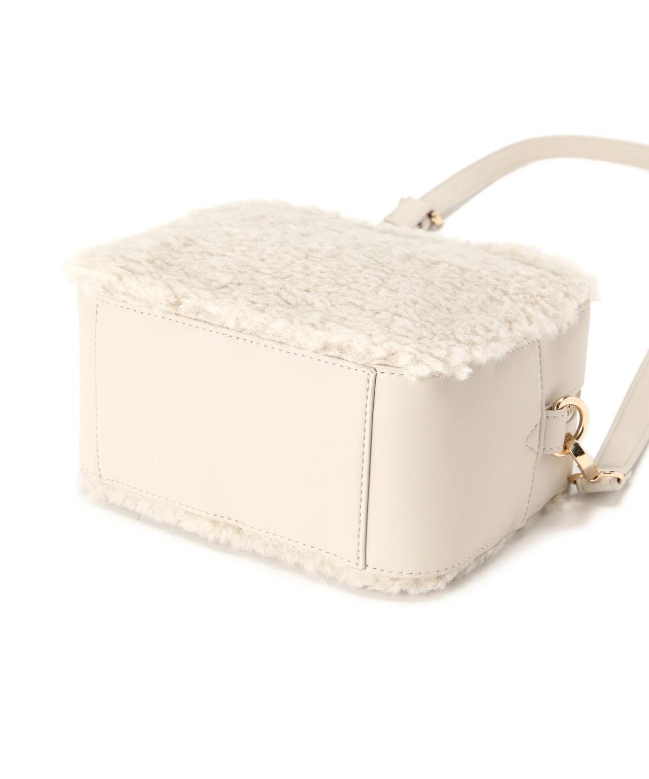 カーリーフェイクファーボクシーショルダーバッグ