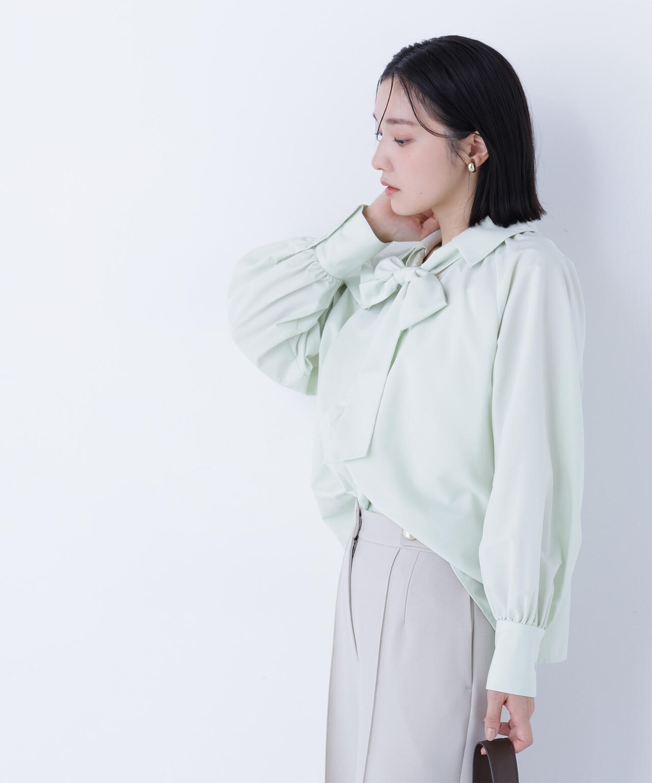 スキッパーリボンタイブラウス