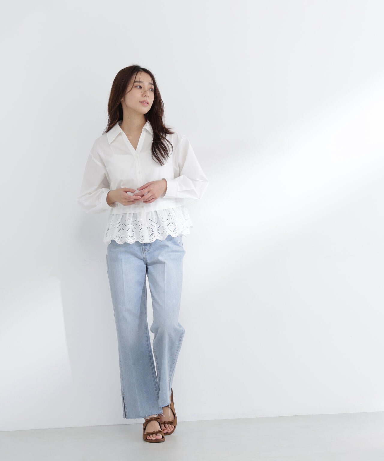 エンブロイダリーヘムブラウス