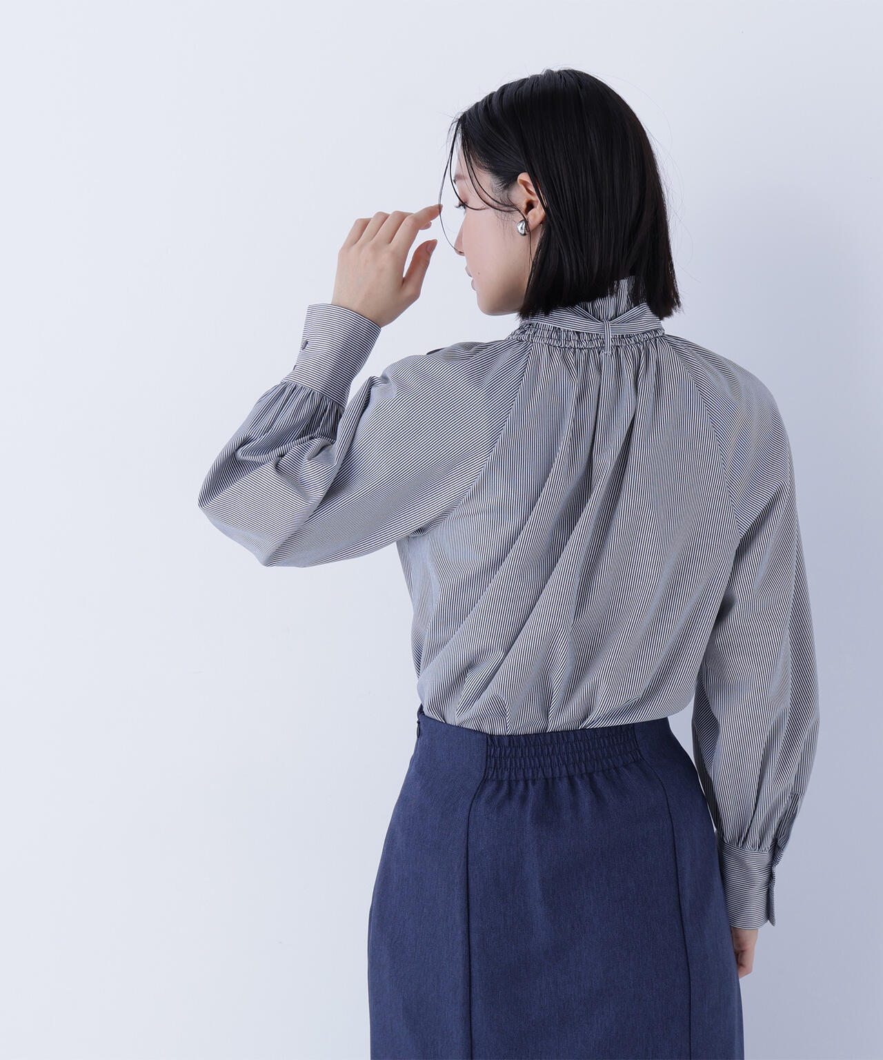 ハイネックリボンボウブラウス