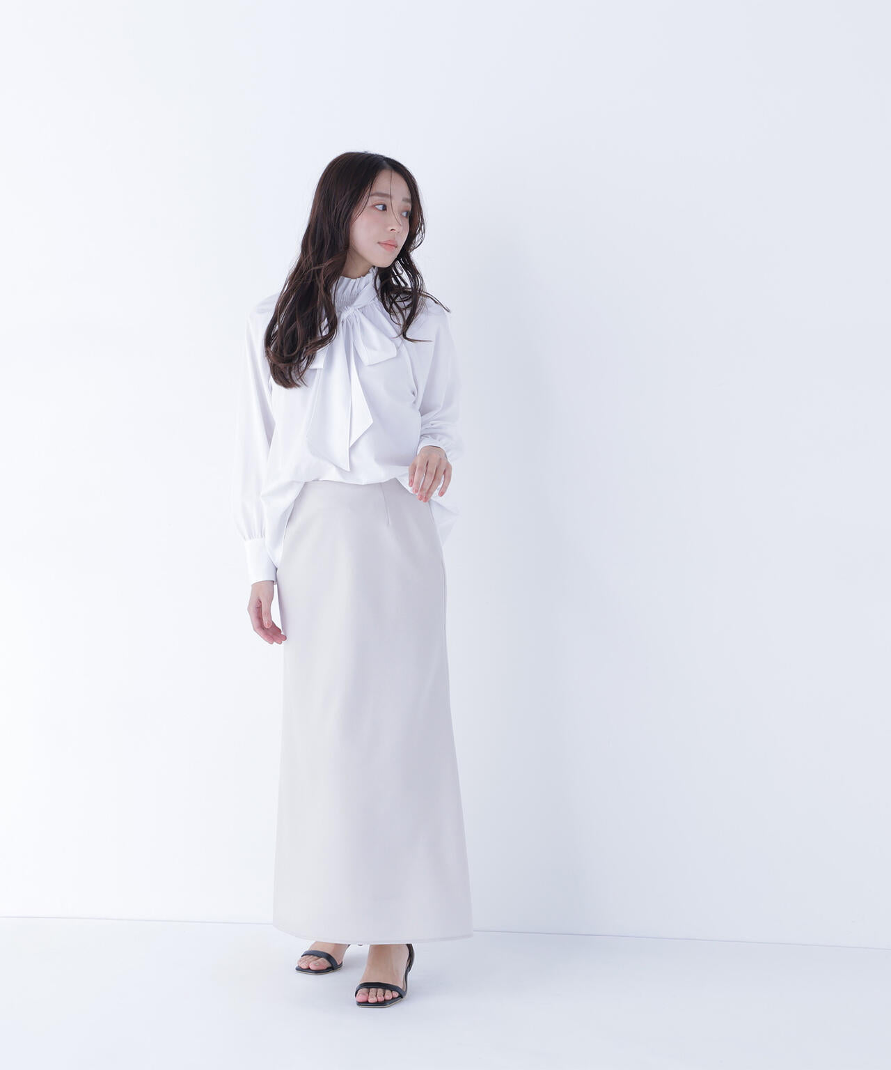 ハイネックリボンボウブラウス