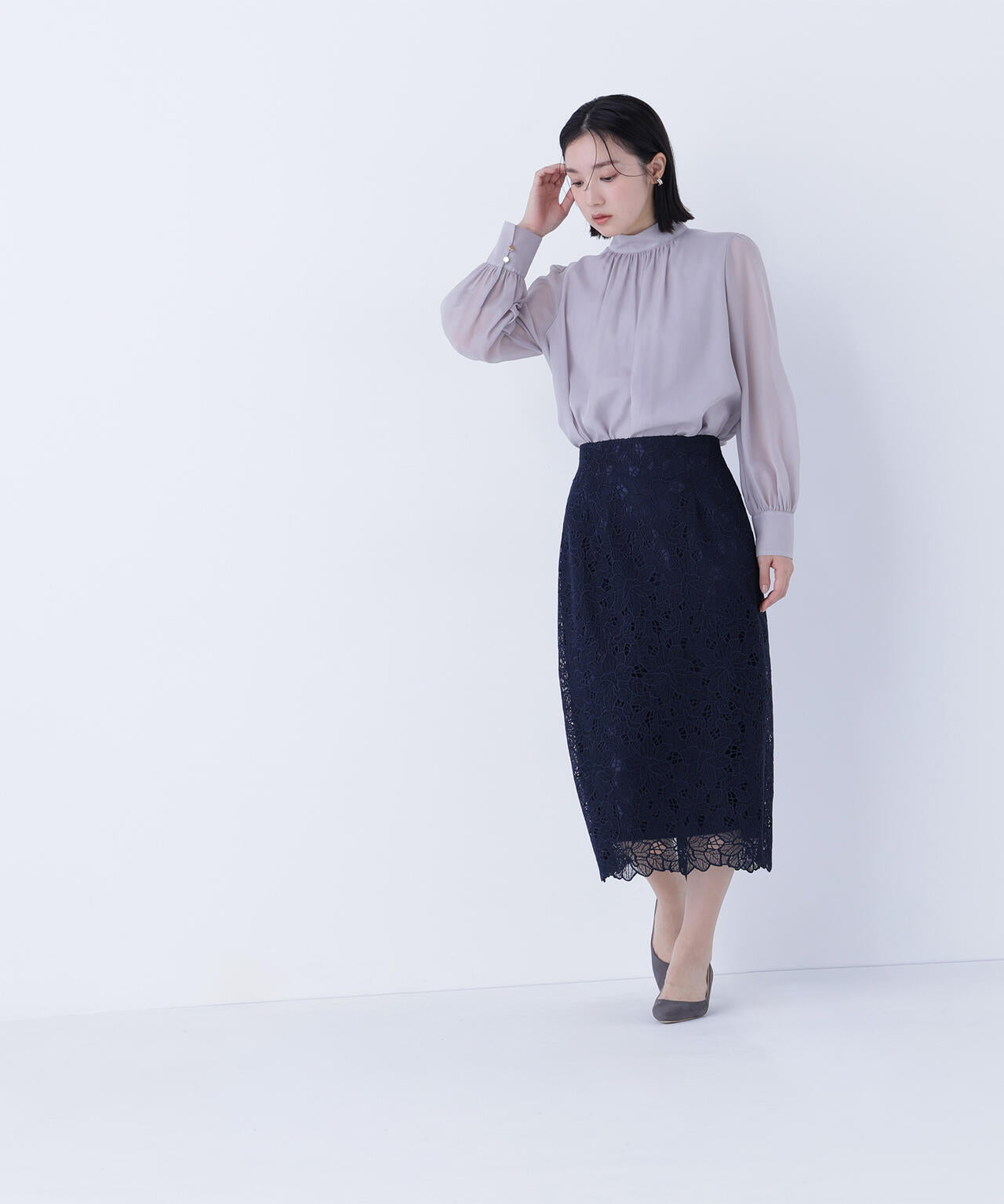 ハイネックボリュームシアーブラウス