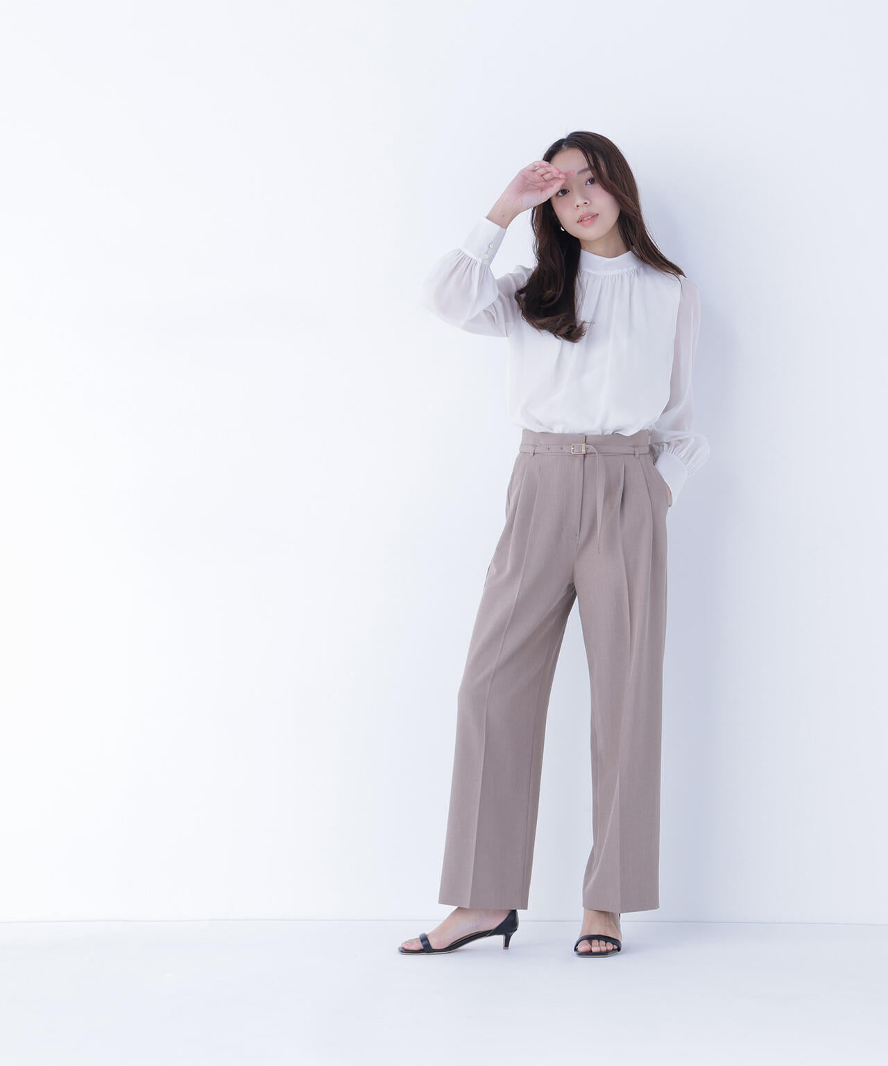 ハイネックボリュームシアーブラウス