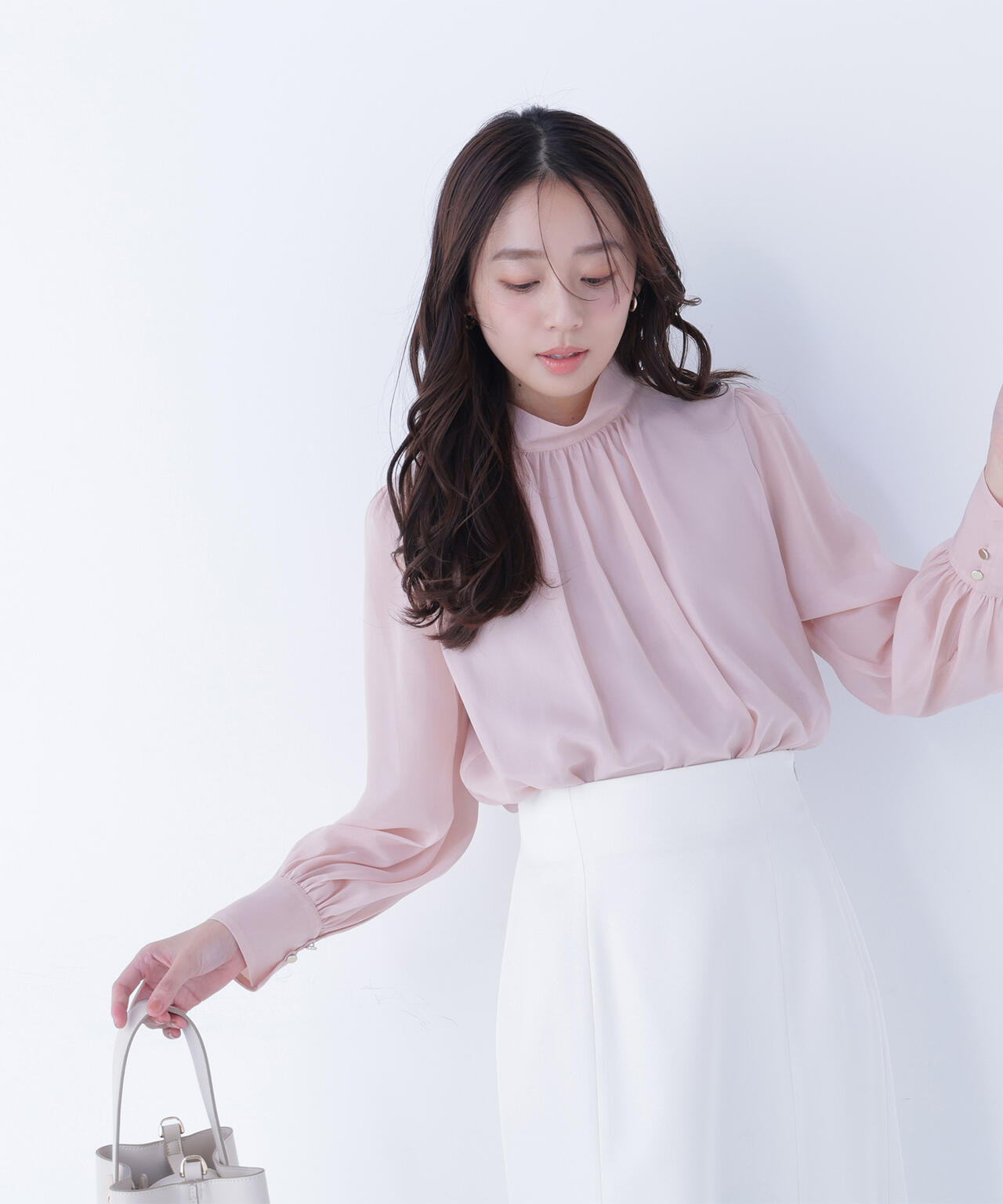 ハイネックボリュームシアーブラウス