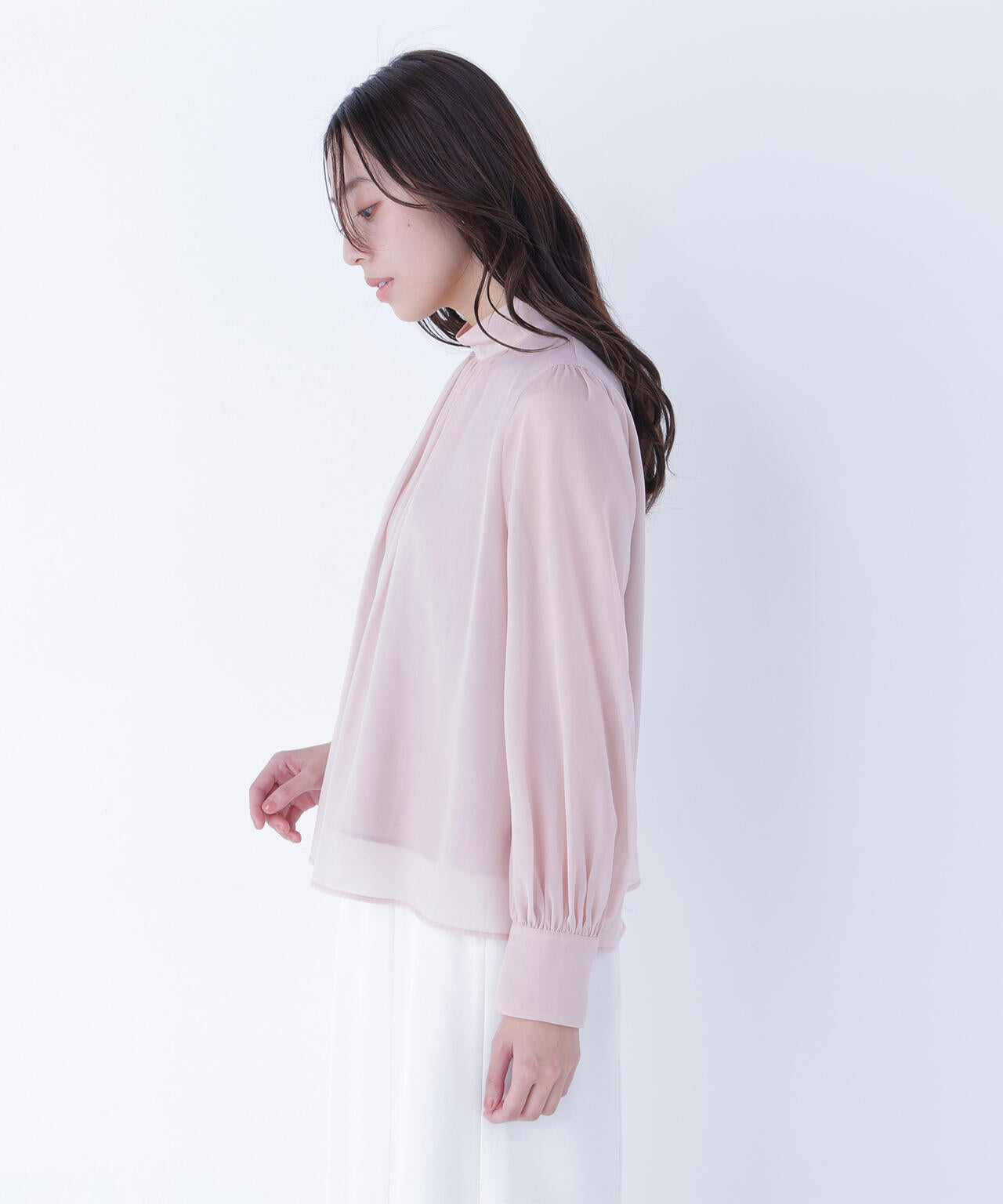 ハイネックボリュームシアーブラウス
