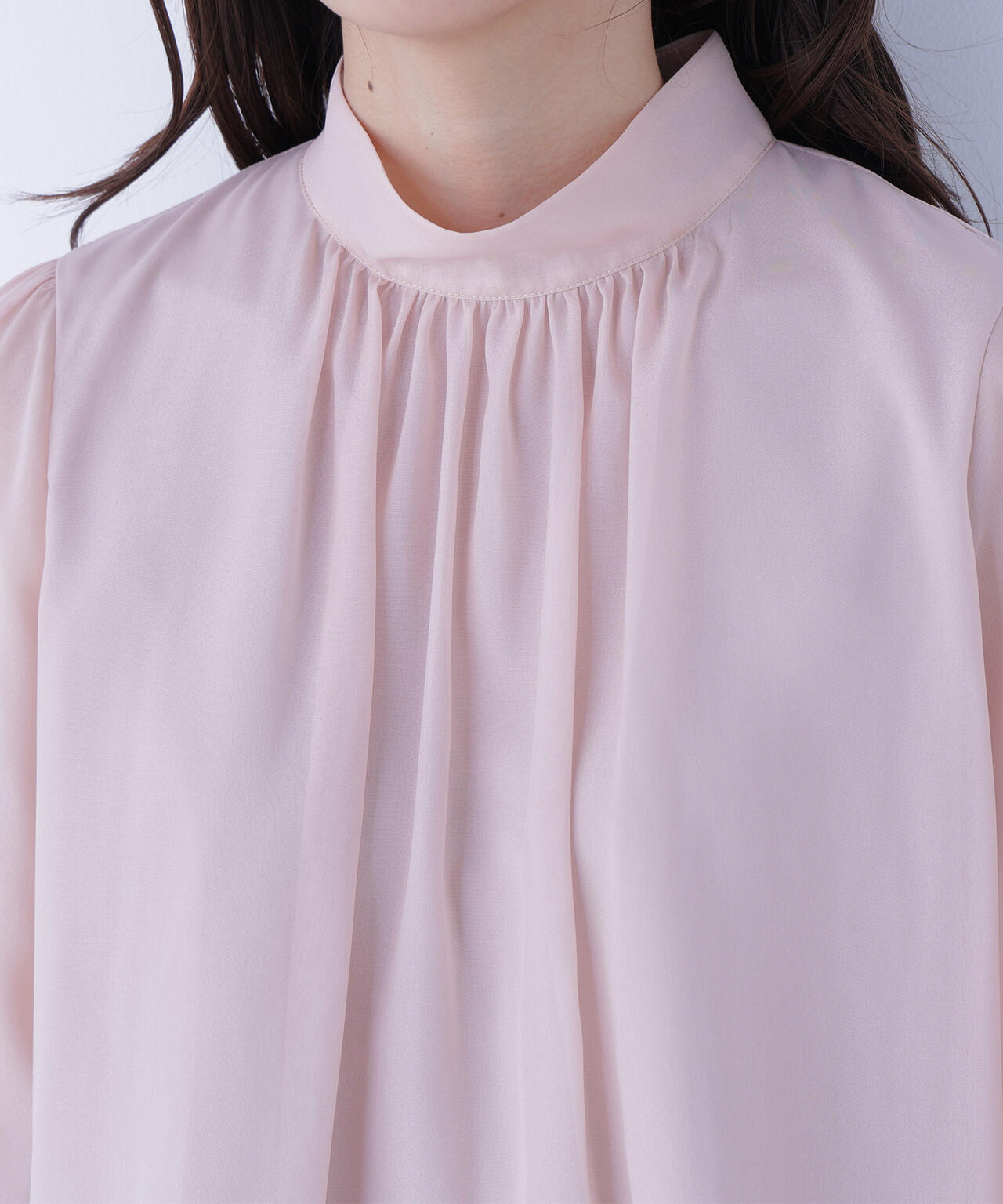 ハイネックボリュームシアーブラウス