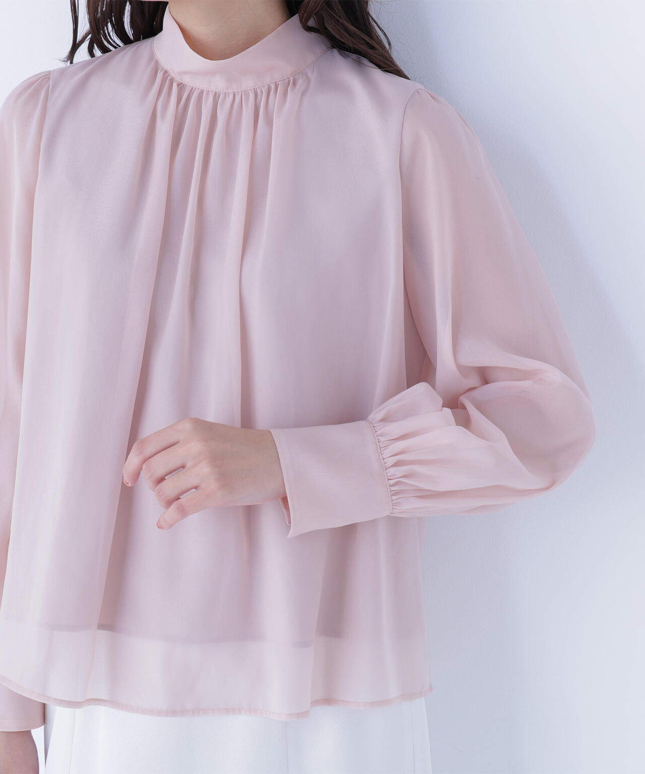 ハイネックボリュームシアーブラウス