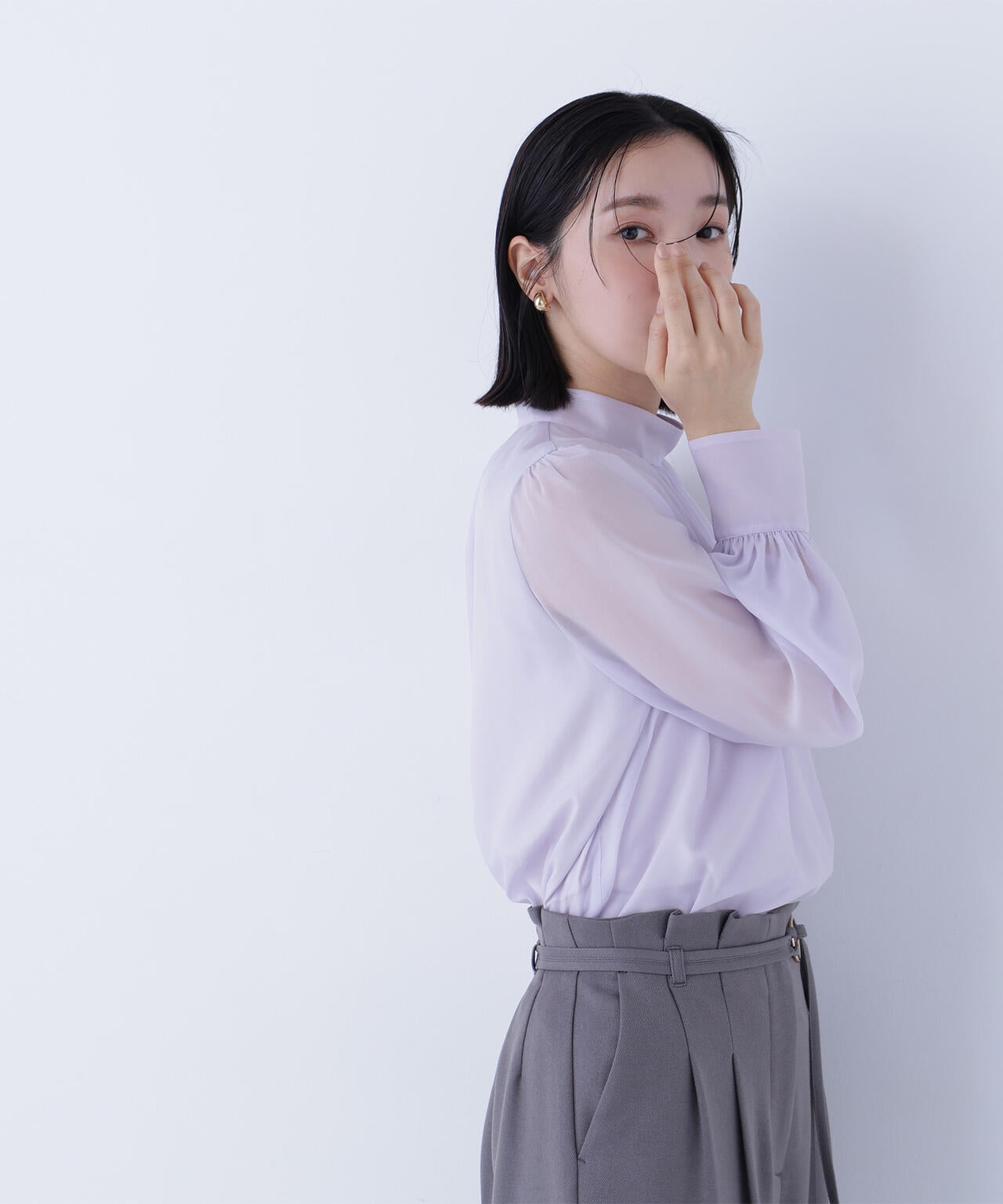 ハイネックボリュームシアーブラウス