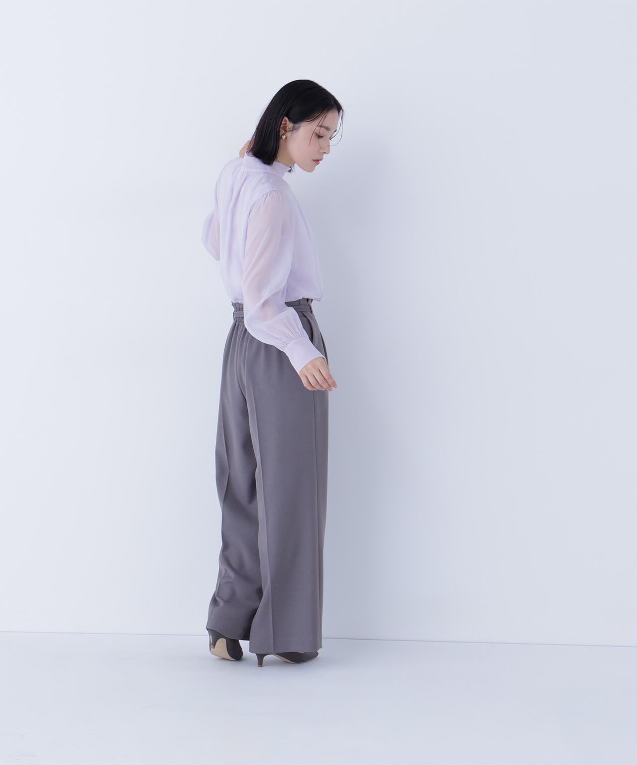 ハイネックボリュームシアーブラウス