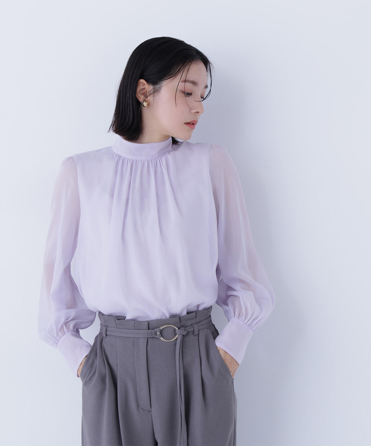 ハイネックボリュームシアーブラウス