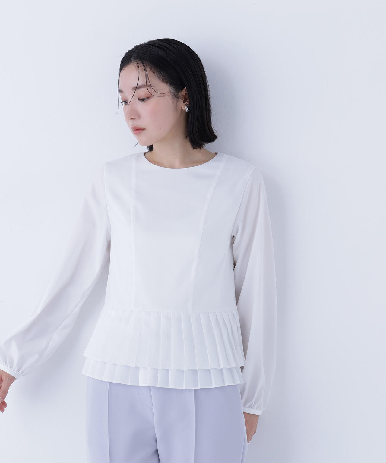 プリーツヘムブラウス