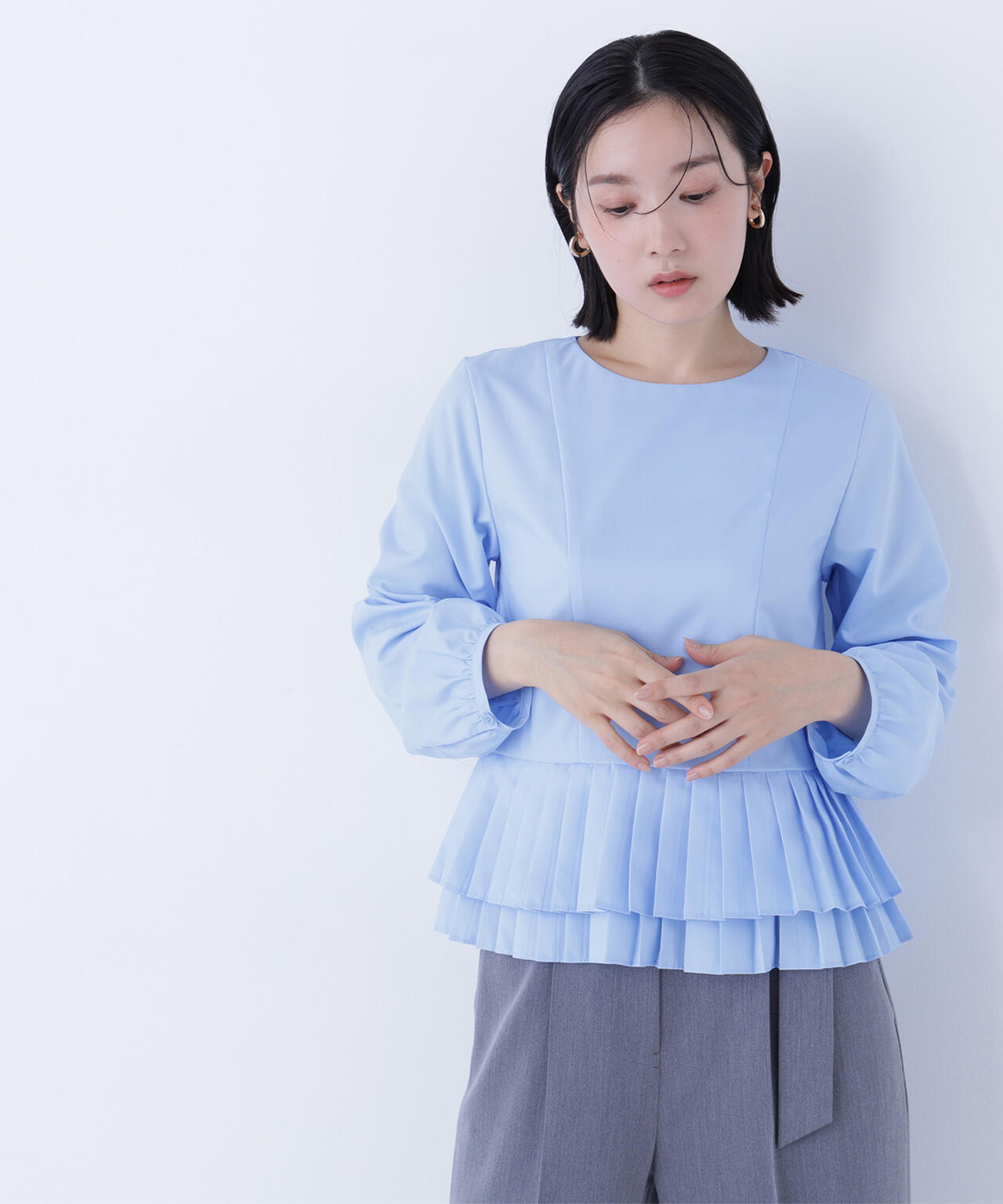 プリーツヘムブラウス