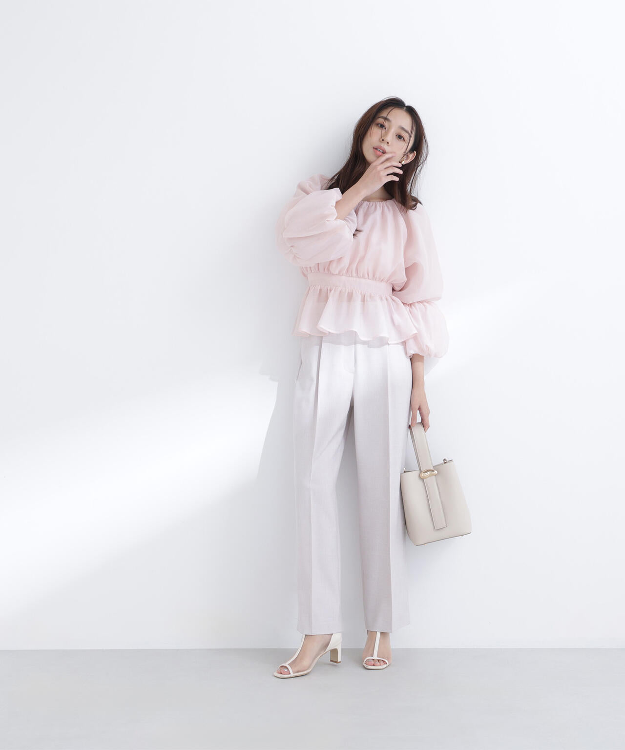 シアーギャザーペプラムブラウス