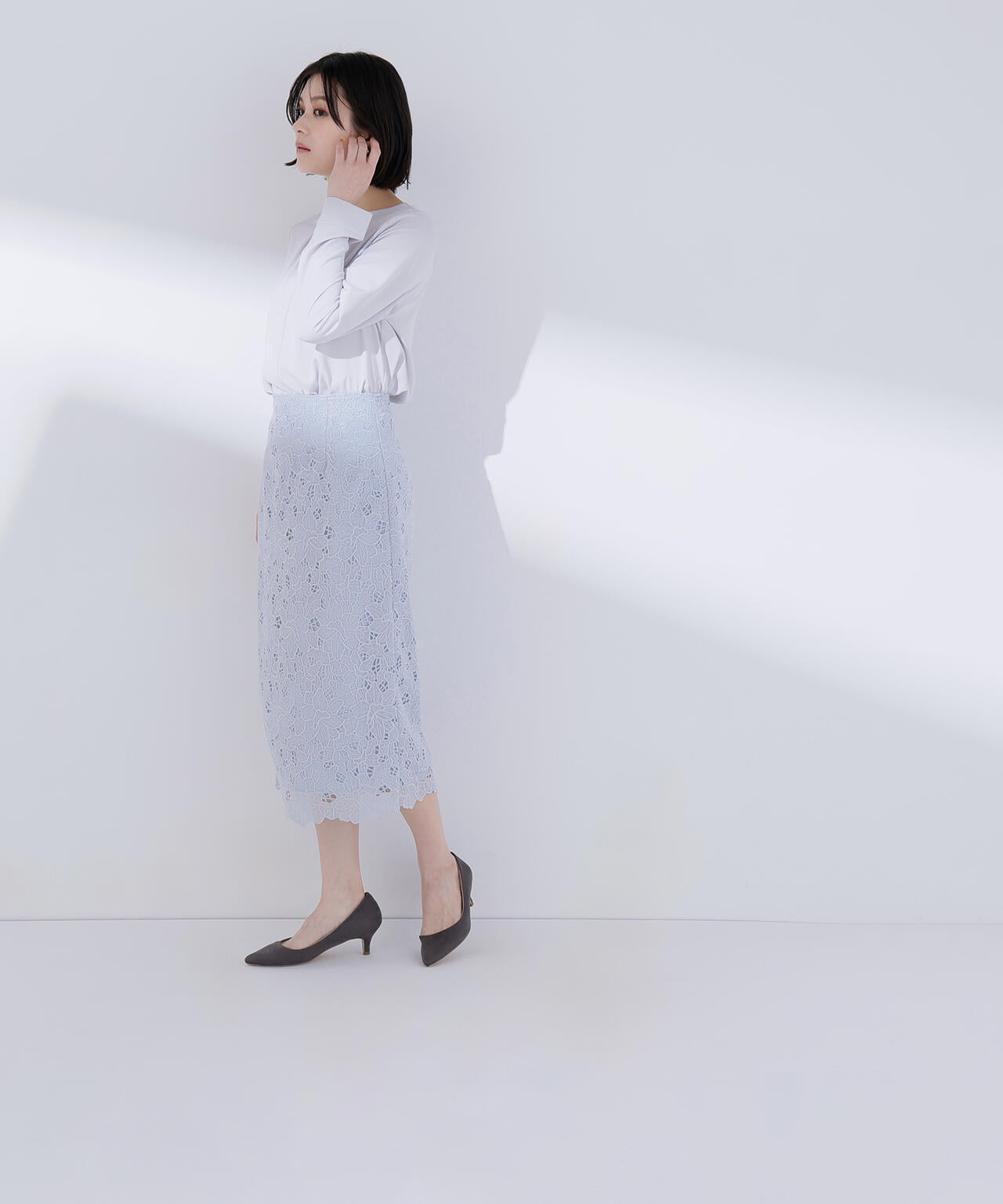 ネックタックブラウス