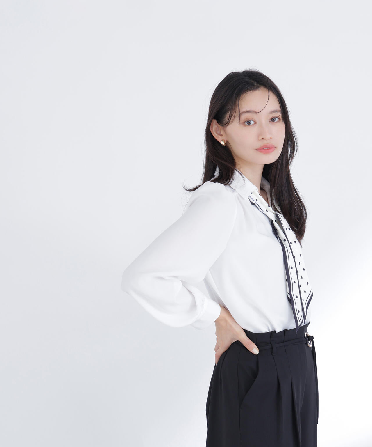 デザインスカーフ付ブラウス