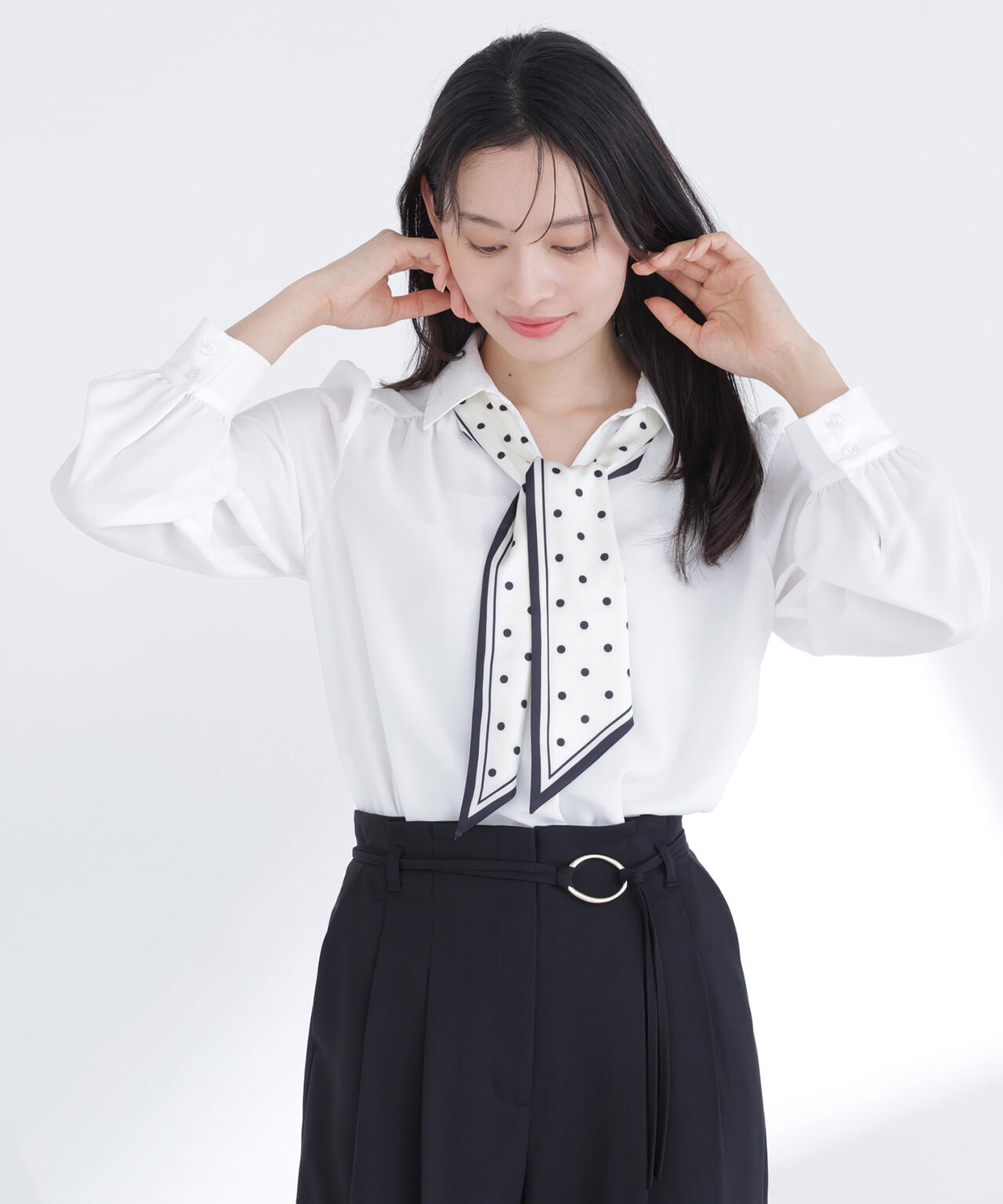 デザインスカーフ付ブラウス