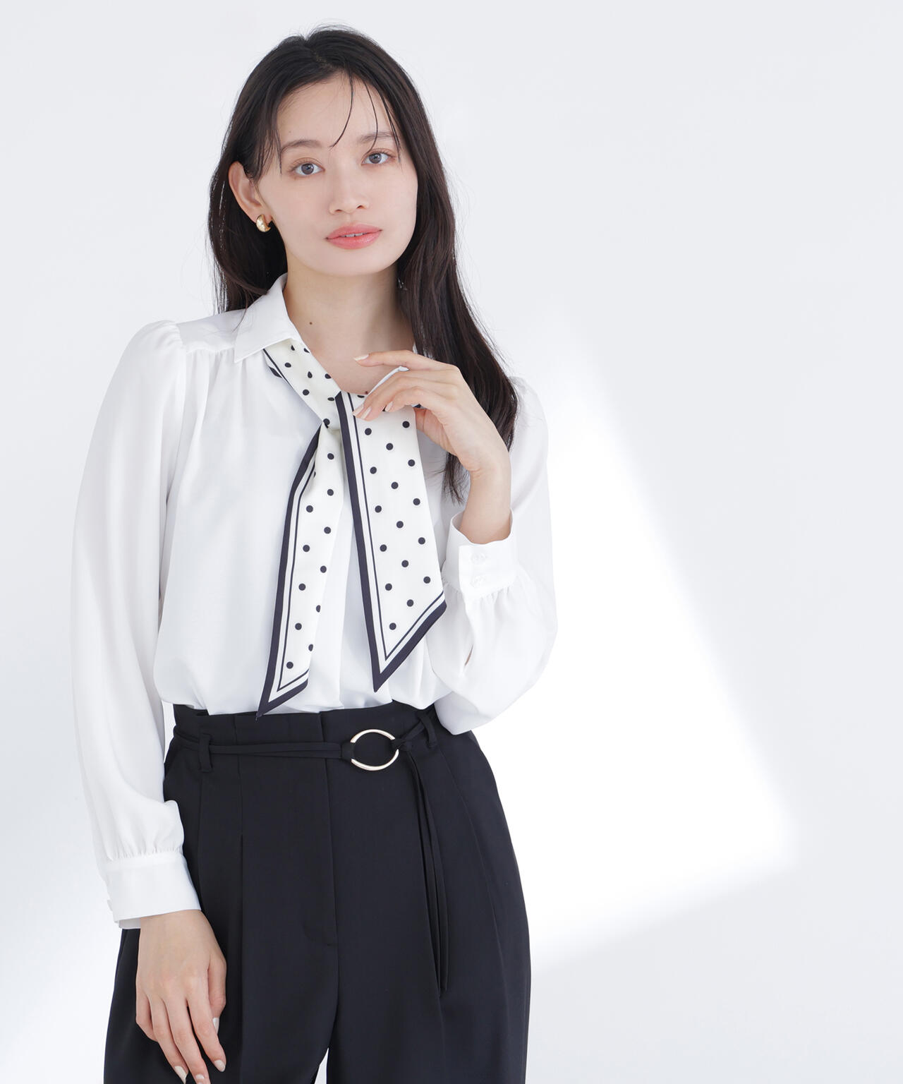 デザインスカーフ付ブラウス