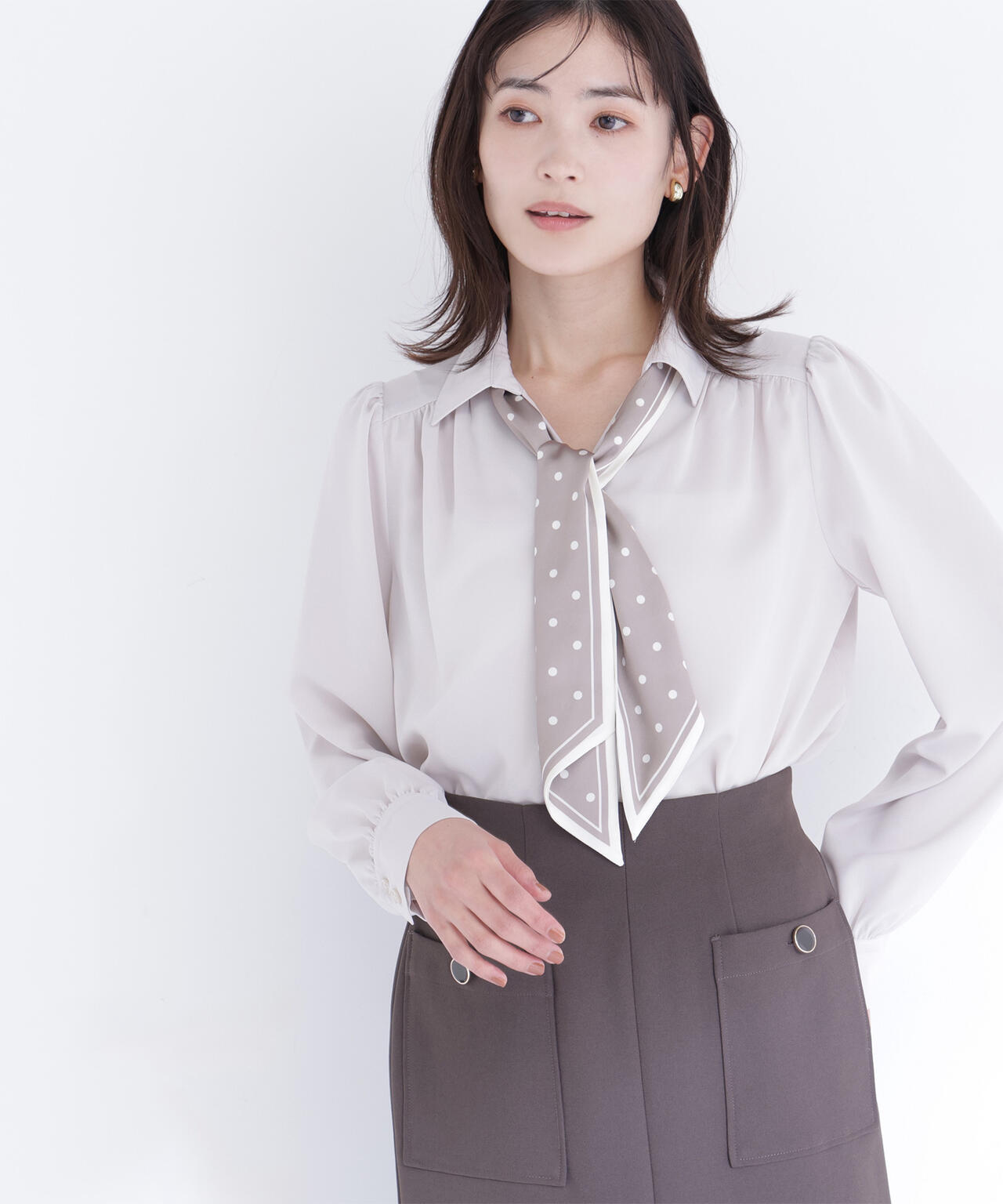 デザインスカーフ付ブラウス