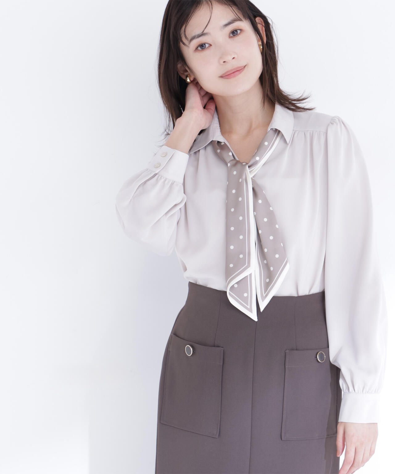 デザインスカーフ付ブラウス