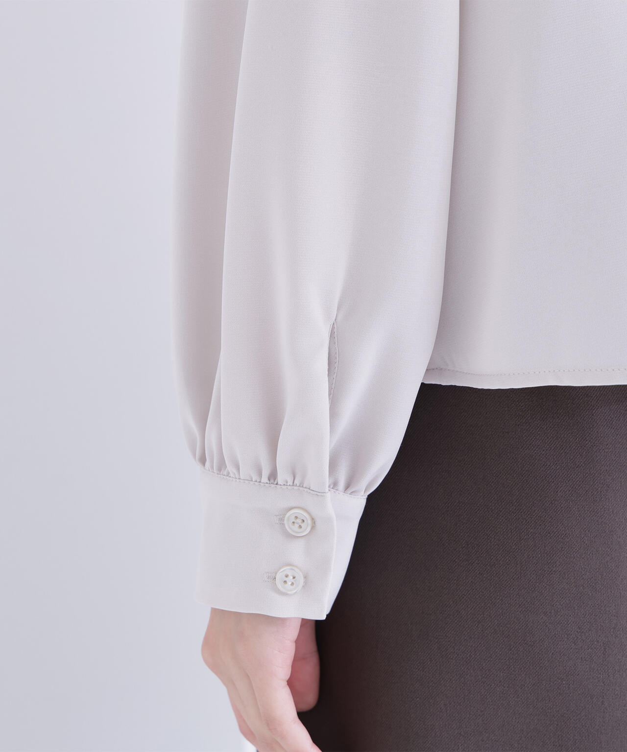 デザインスカーフ付ブラウス