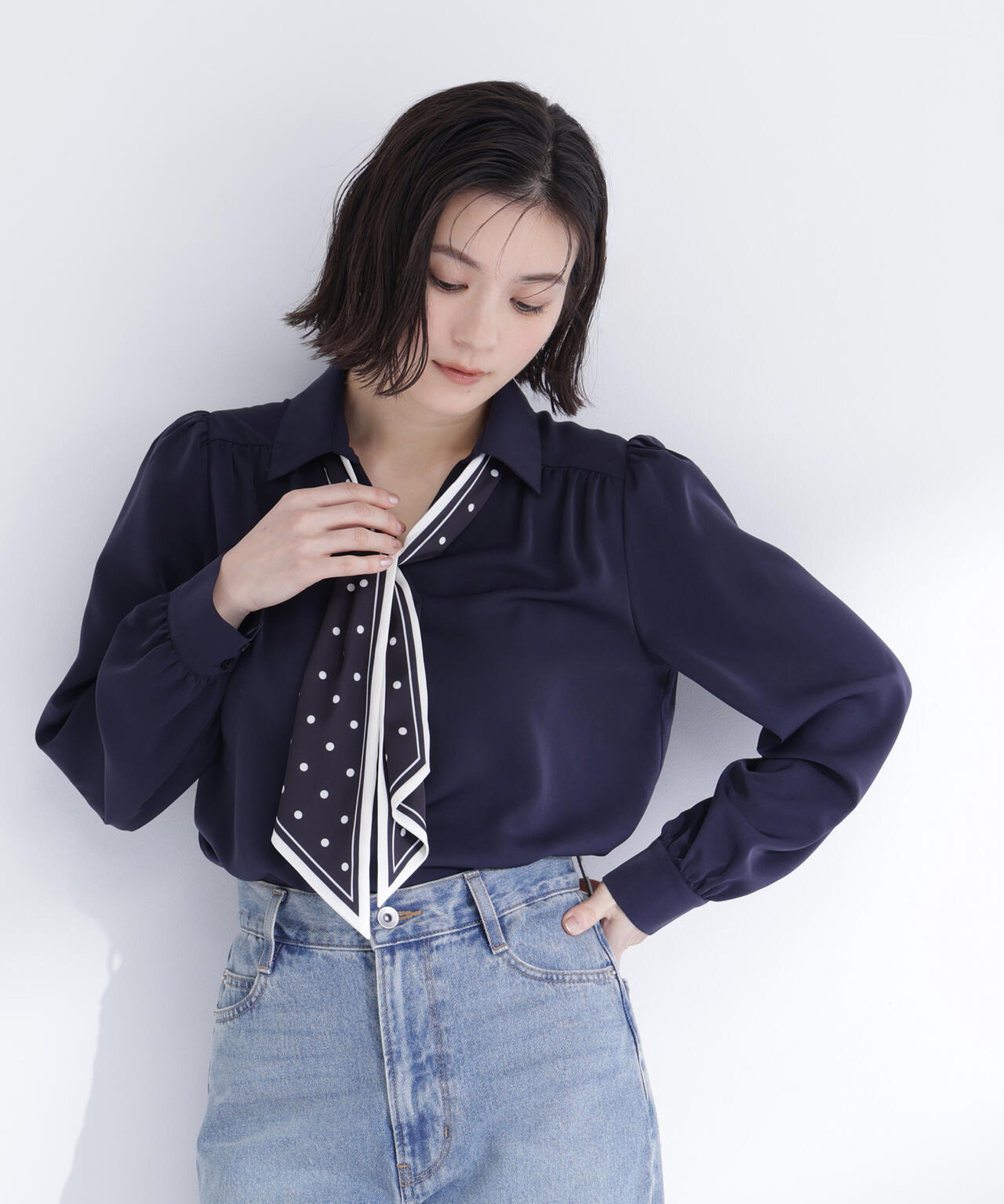 デザインスカーフ付ブラウス