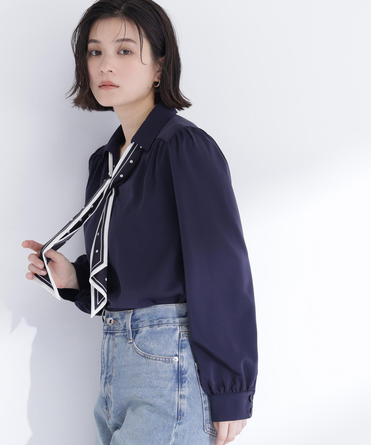 デザインスカーフ付ブラウス