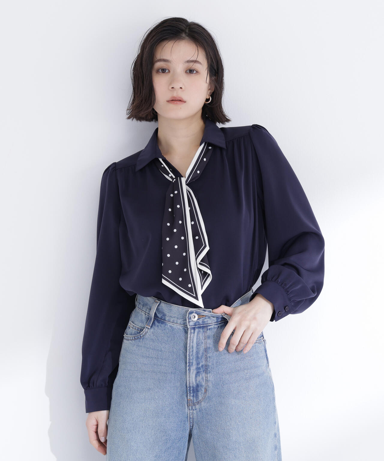 デザインスカーフ付ブラウス