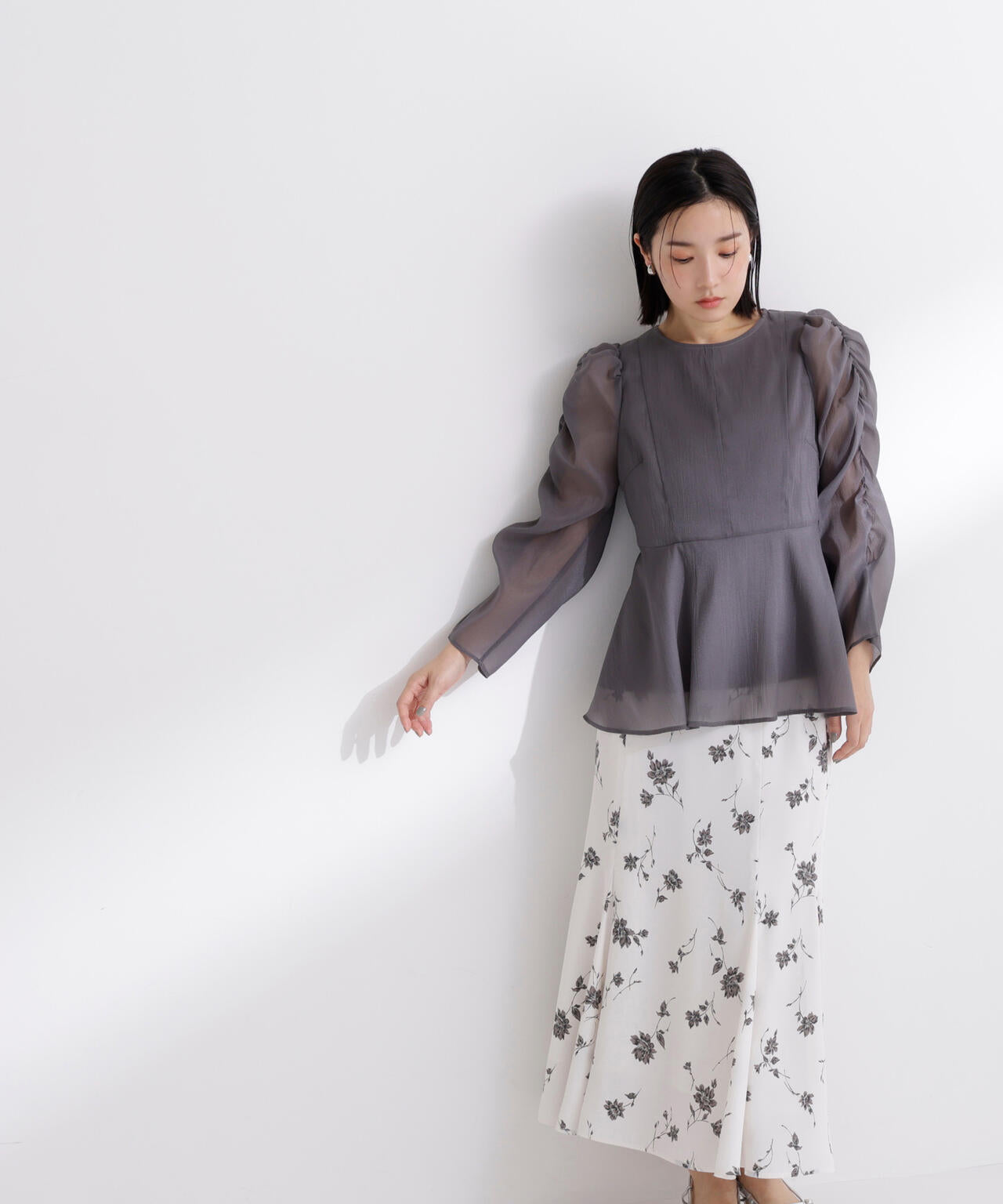 【一部店舗・mix.tokyo 限定カラー:ペールイエロー】シアーペプラムブラウス