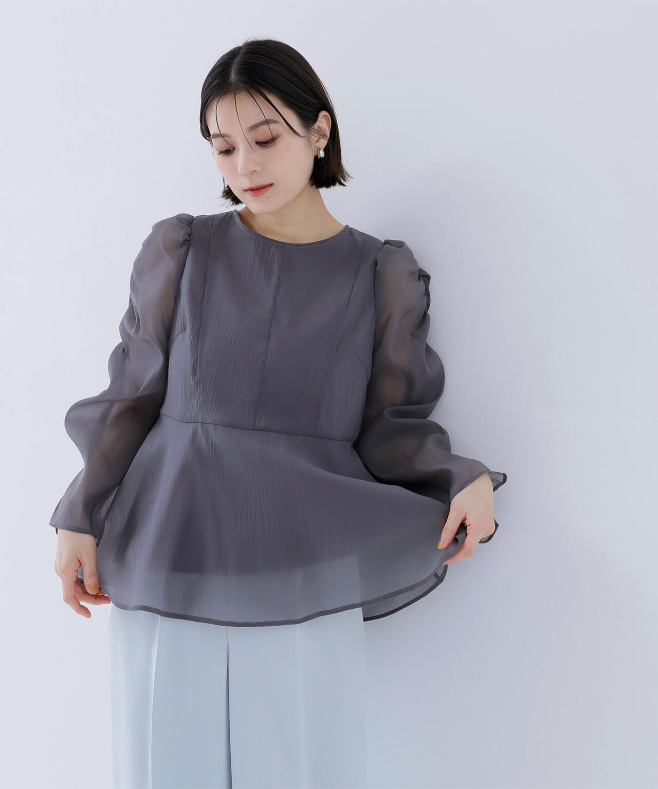 【一部店舗・mix.tokyo 限定カラー:ペールイエロー】シアーペプラムブラウス