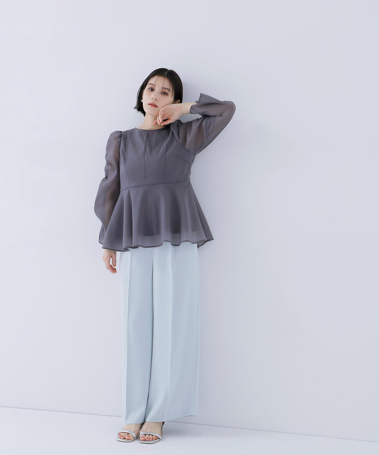 【一部店舗・mix.tokyo 限定カラー:ペールイエロー】シアーペプラムブラウス