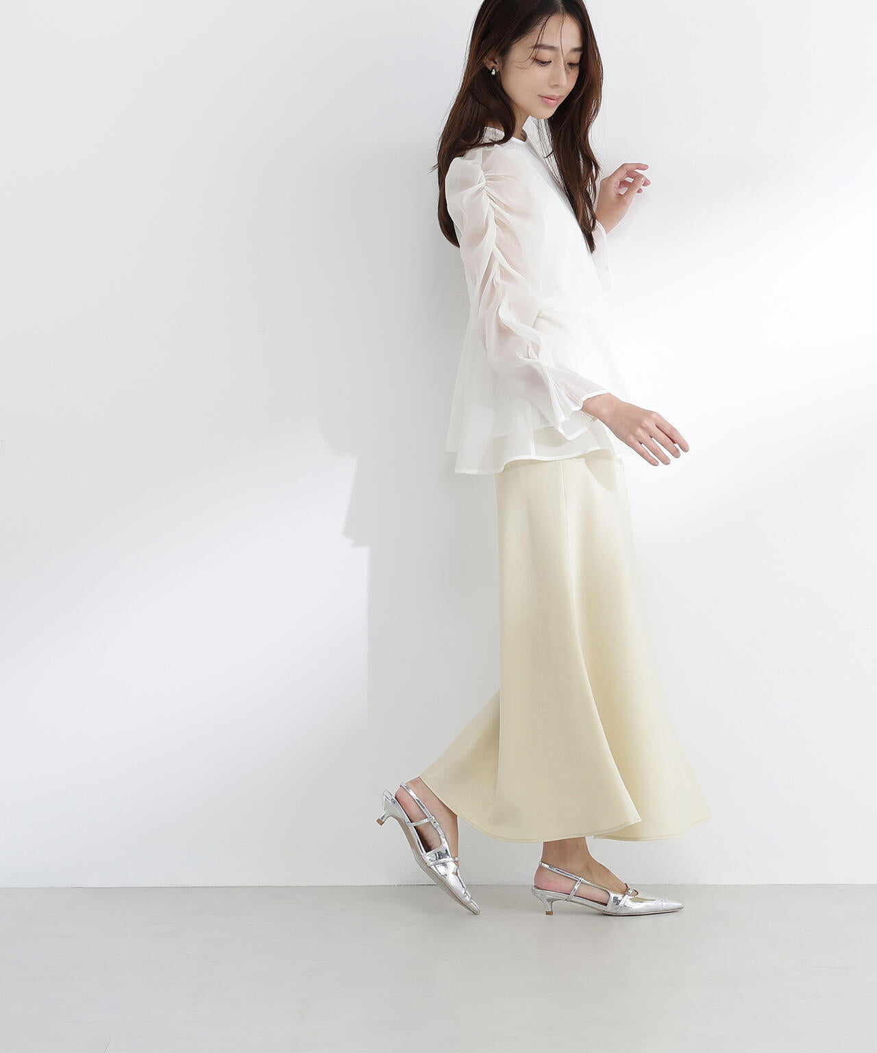 【一部店舗・mix.tokyo 限定カラー:ペールイエロー】シアーペプラムブラウス