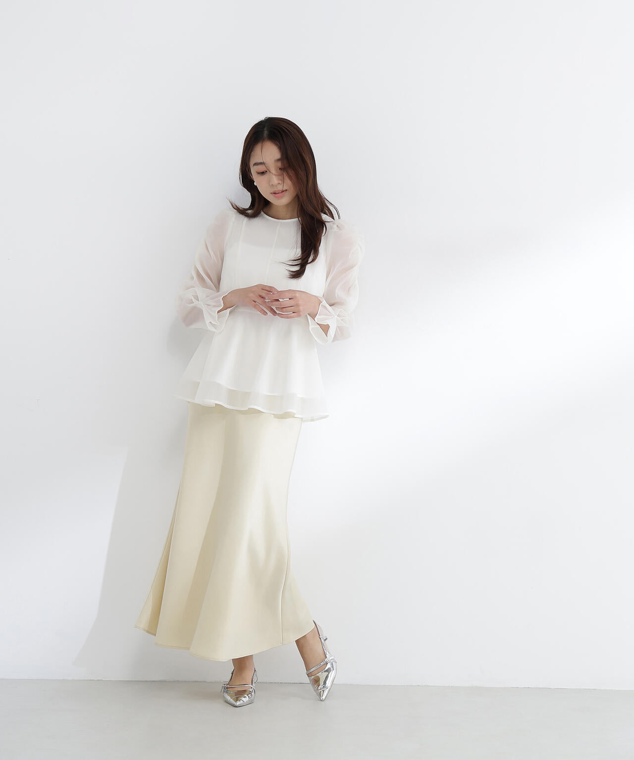 【一部店舗・mix.tokyo 限定カラー:ペールイエロー】シアーペプラムブラウス